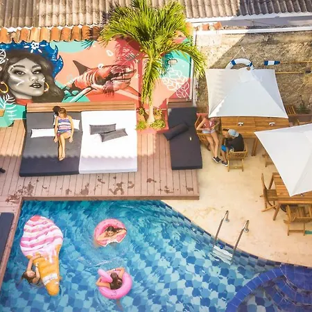 Casa Del Puerto Hostel&suites