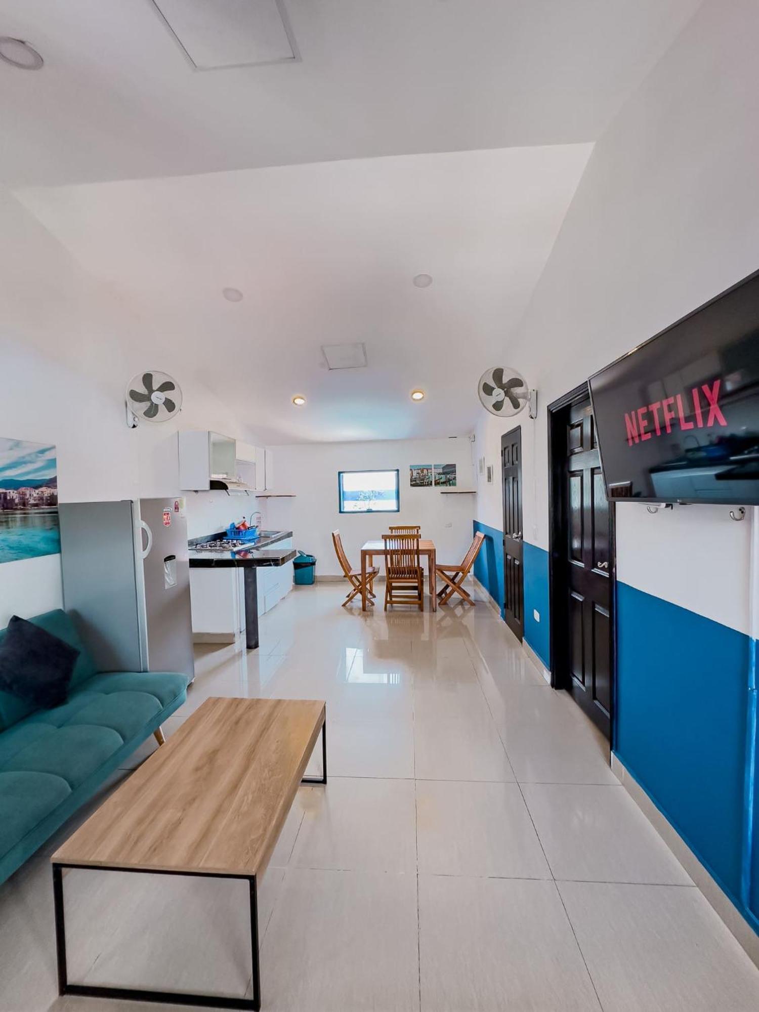 Casa Del Puerto Hostel&suites Hostal