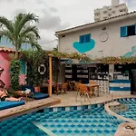 Casa Del Puerto Hostel & Suites