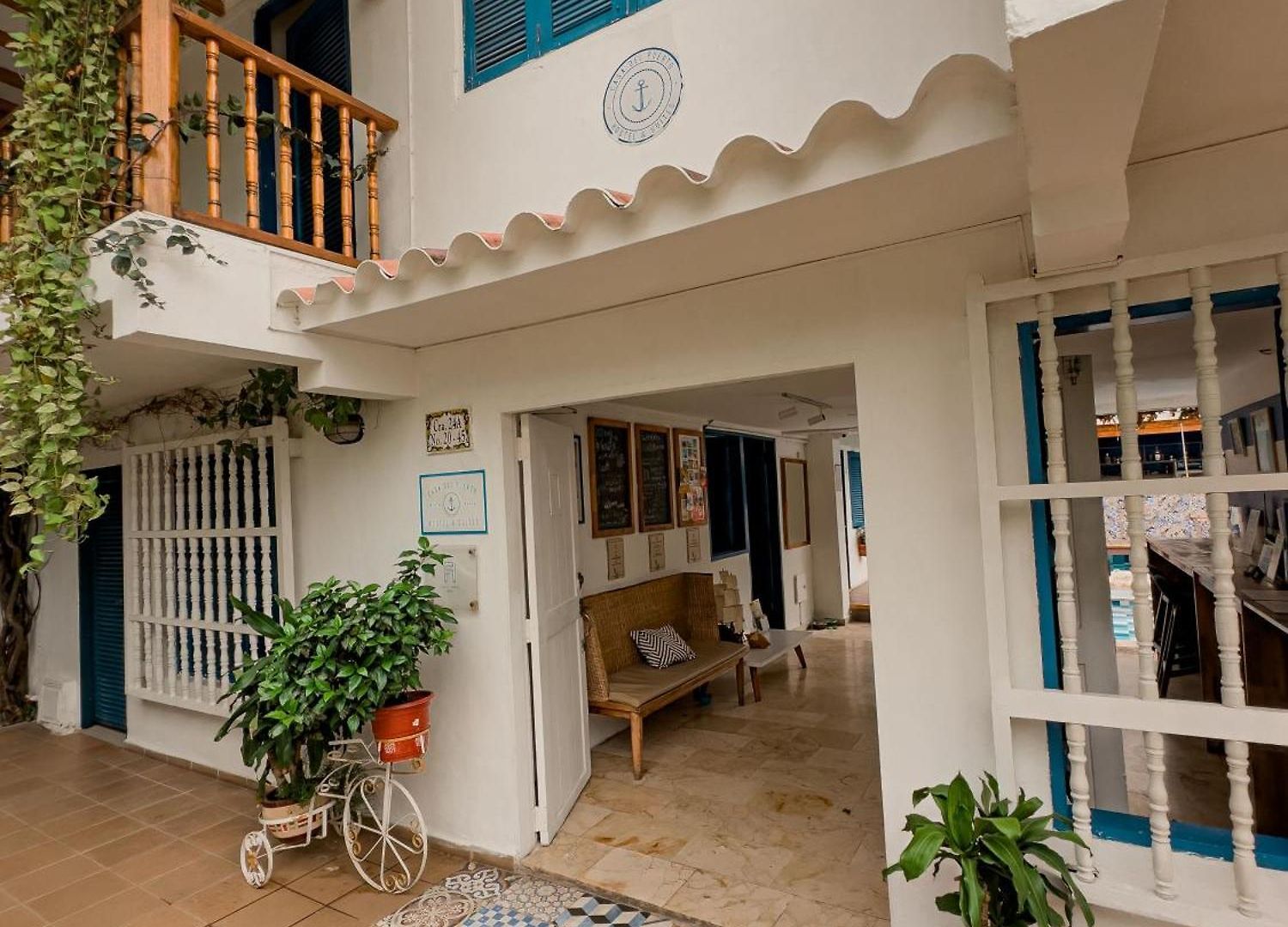 Casa Del Puerto Hostel&suites Hostal