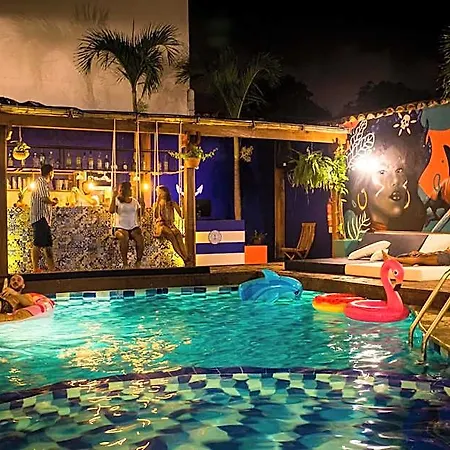 Casa Del Puerto Hostel&suites