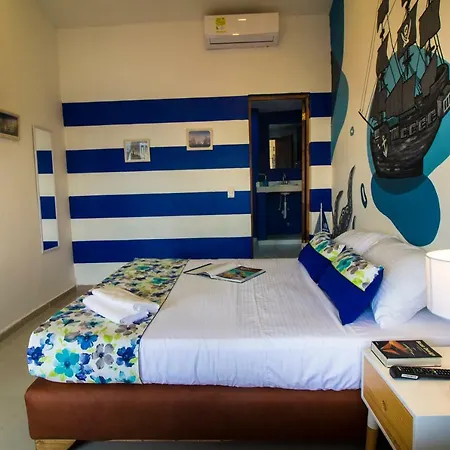 Casa Del Puerto Hostel&suites Hostal